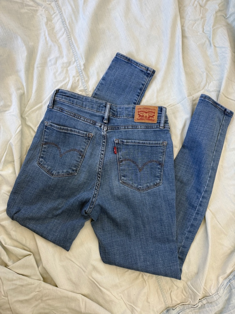 Levi's Women's Medium Blue High-Rise Skinny Jeans 721